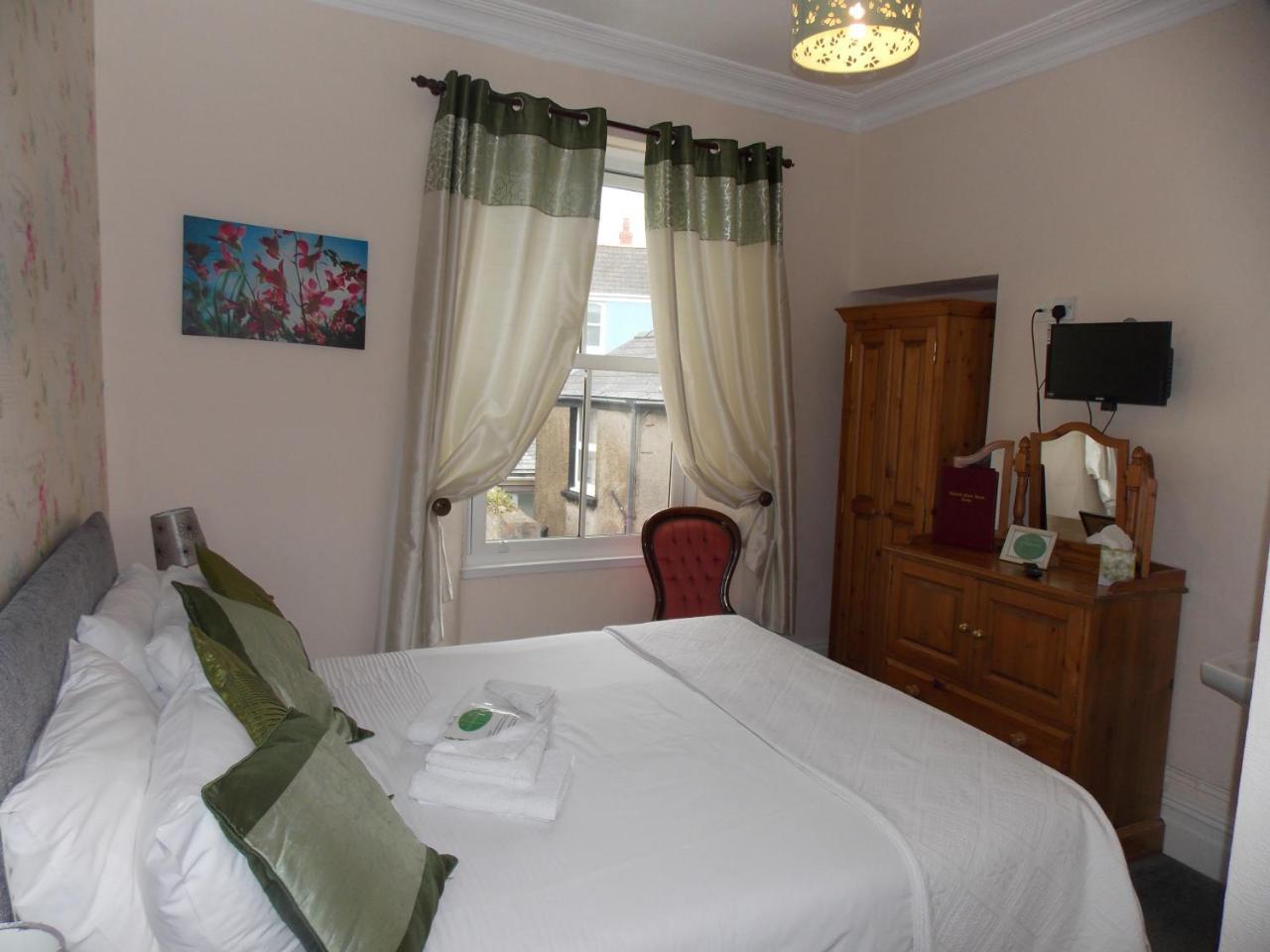 Ivy Bank Guest House 텐비 외부 사진