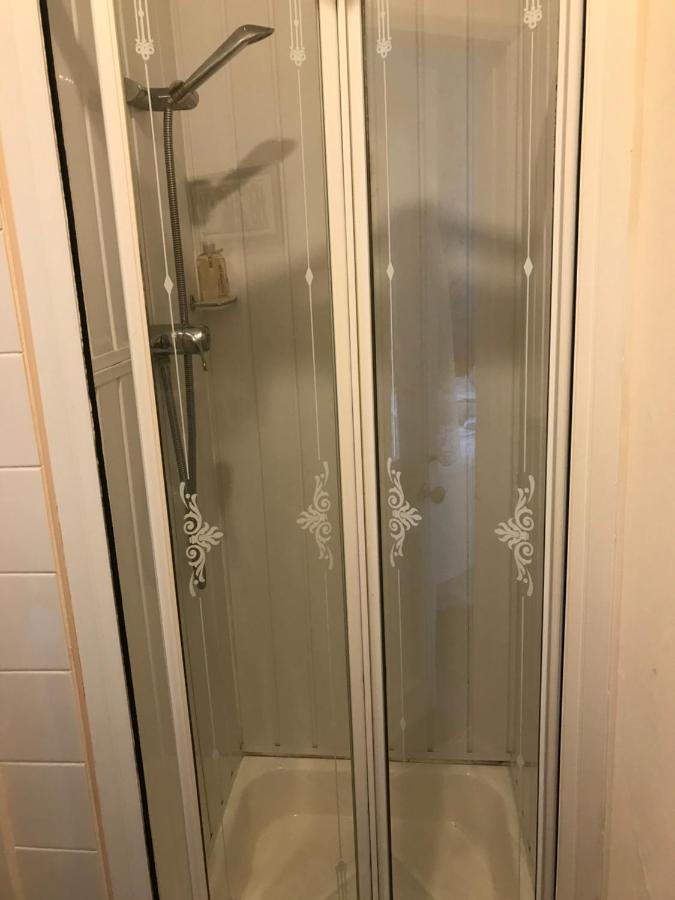 Ivy Bank Guest House 텐비 외부 사진